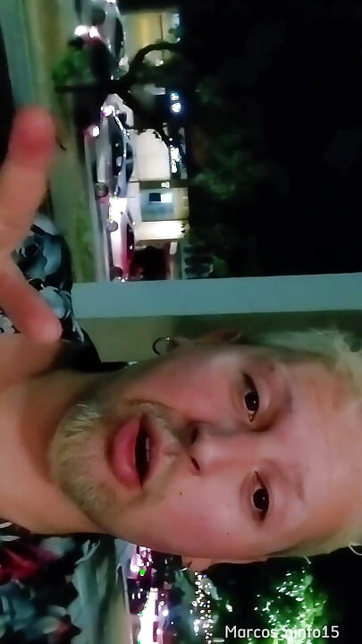 ベロオリゾンテに行って夜のバー前の通りのベランダで見せびらかしてみました