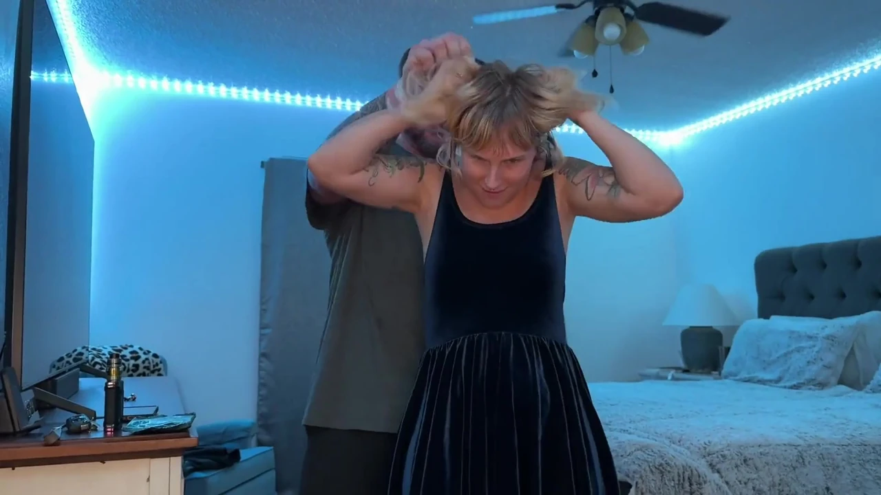 Aldatan orta yaşlı seksi kadın sikiliyor