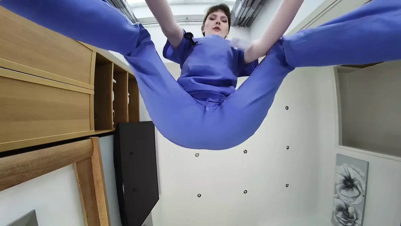 Dirty Demi - 颜面骑乘护士