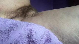 Sluttygranny follando su coño y culo