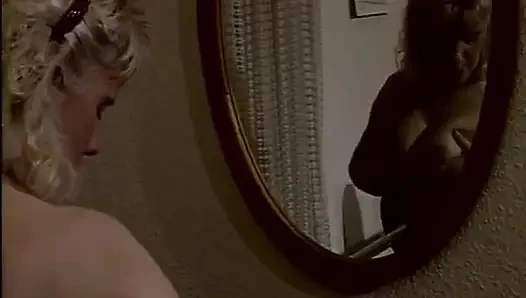 Зрелая блондиночка из Франции показывает ему горячо, чтобы использовать его член