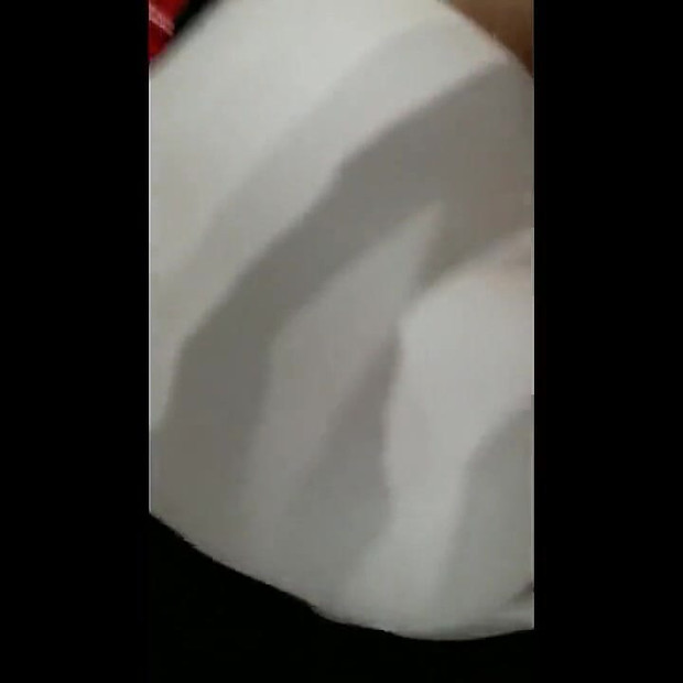 20 godina školarka POV pušenje, anal, jebanje na pasji način i svršavanje unutra