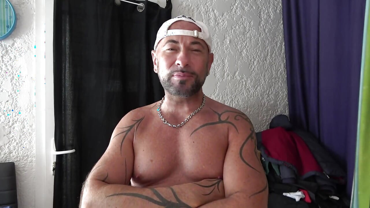 2088 dziwka Leo fucked Raw w Snekaer przez Badboya