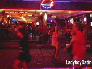 Pattaya, ladyboy pook bar