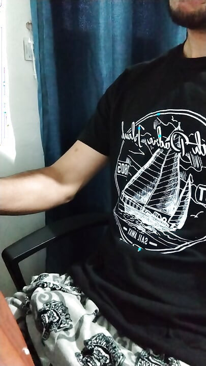 อยู่คนเดียวและฮอตฉันต้องทําให้เสร็จ