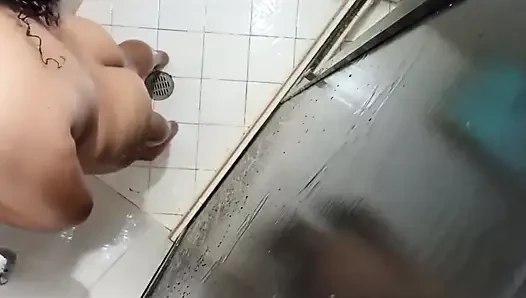 Моя сводная сестра в душе