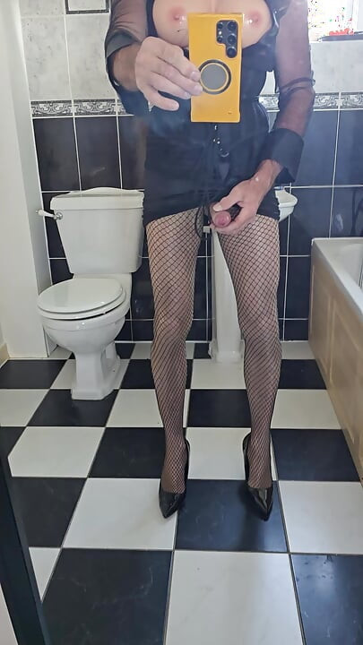 Ženski transvestit s maskama. Trebam seksi curu da mi se pridruži za malo zabave. Tko je spreman za to? London ili jugoistočni xxxx