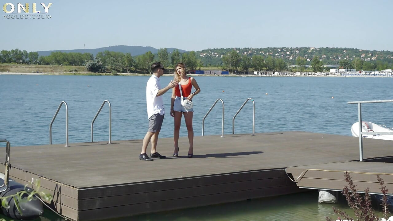 Daj mi jahtu ili jebanje, u glavnoj u glavnoj uiji Viviana