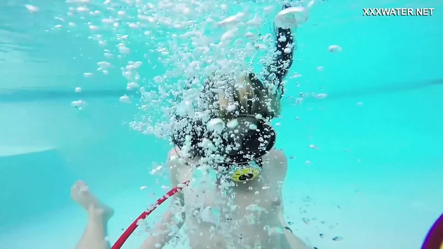 Jason and Monica fucking hard underwater