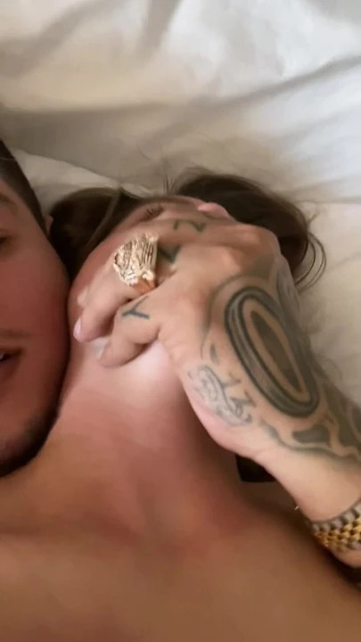 Snelle kleine teaser van een collab met Selena liefde die ze overal heeft gespoten volledige video komt binnenkort