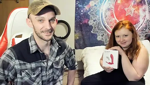 Animour külot dildo kutularını açıp mastürbasyon yapıyor