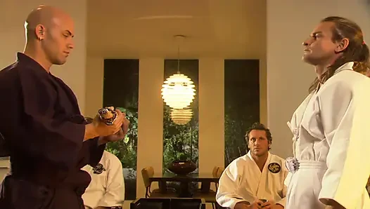Asyalı güzellik samurayların yarağına biniyor