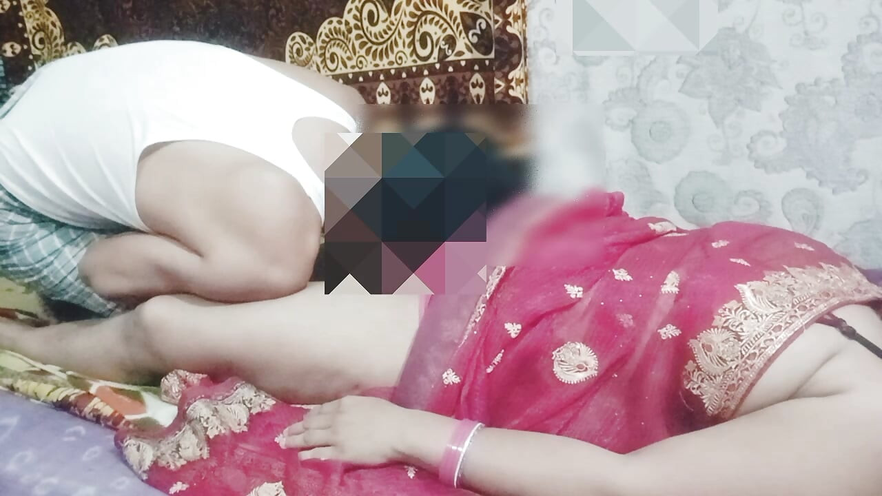 Hot sister-in-law did a fuck by making a finger in the pussy