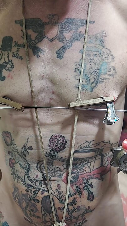 Buena Chica Ata Las Bolas Y La Polla De Mi Esposo Y Se Divierte Con El Pie