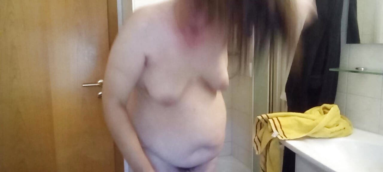Drying naked in front of the mirror and bending down – POV Style