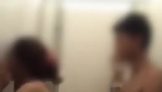Горячий паренек и горячие девушки дези, полное видео