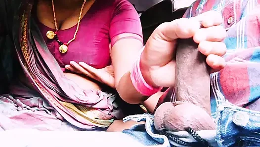 Hintli araba seksi. Hintli üvey anne üvey oğlunun büyük yarağını sikmeye çalışıyor. Desi Telugu edepsizce konuşuyor.