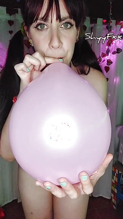 Shyyfxx Feliz Carnaval! Cutucando e brincando com balões! Looner fetiche