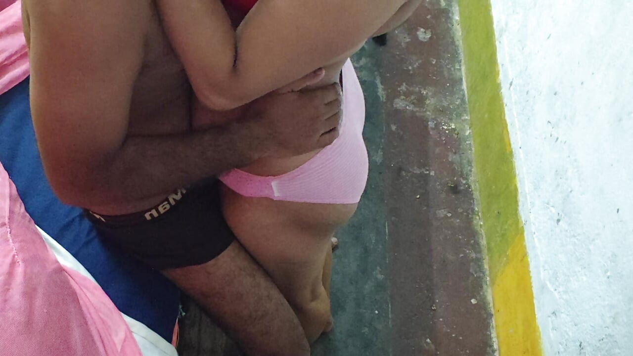 Sexy peituda meia-irmã em direito fodendo com seu namorado sexo vídeos