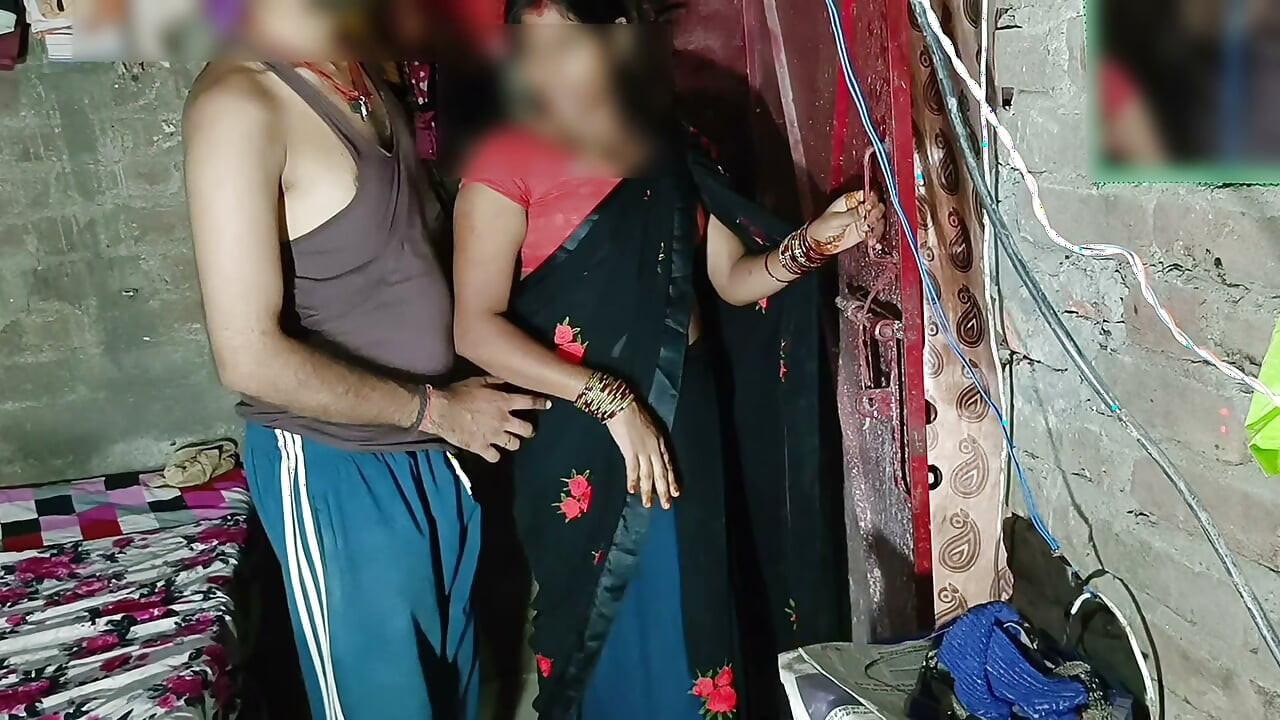 Secret sex in broad daylight, brother-in-law entered the sister-in-law's room and persuaded the sister-in-law to her, then sucked the nipples, choosing the sister-in-law, the sister-in-law landed the muscle and stood up to the doctor.