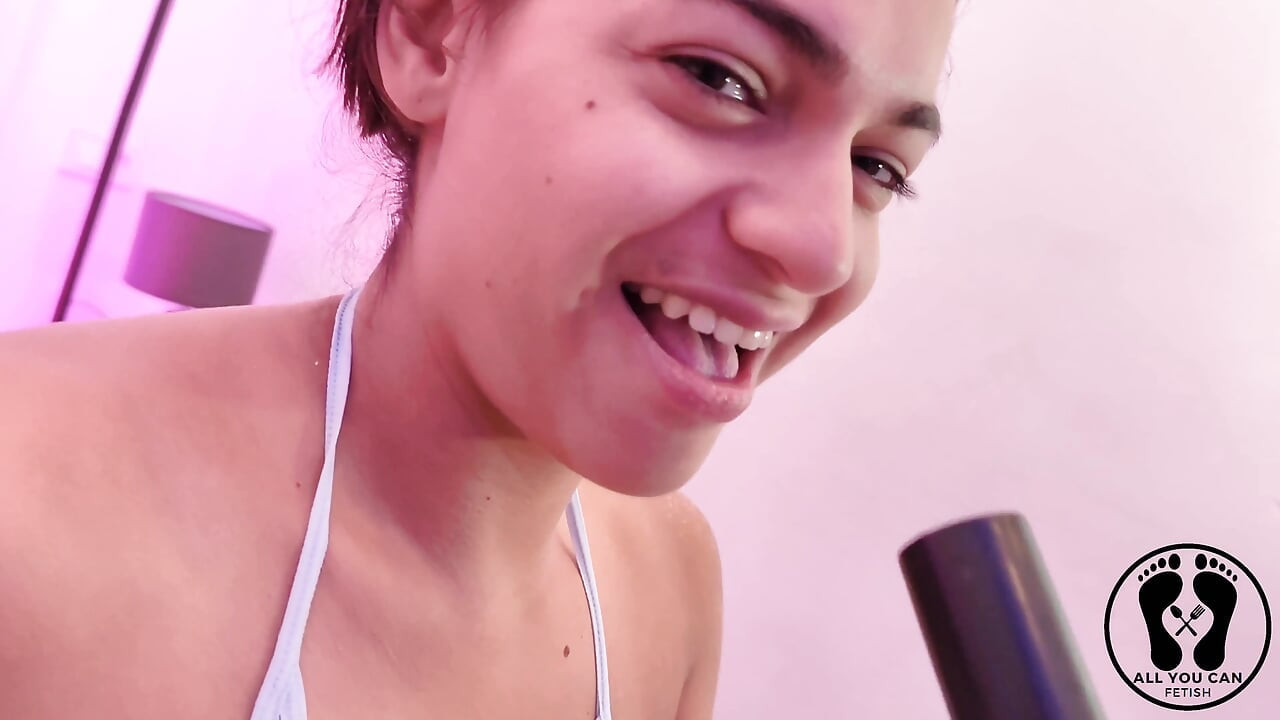 4K Ana Spears odkrywa fetysz odkurzacza w jej ciele