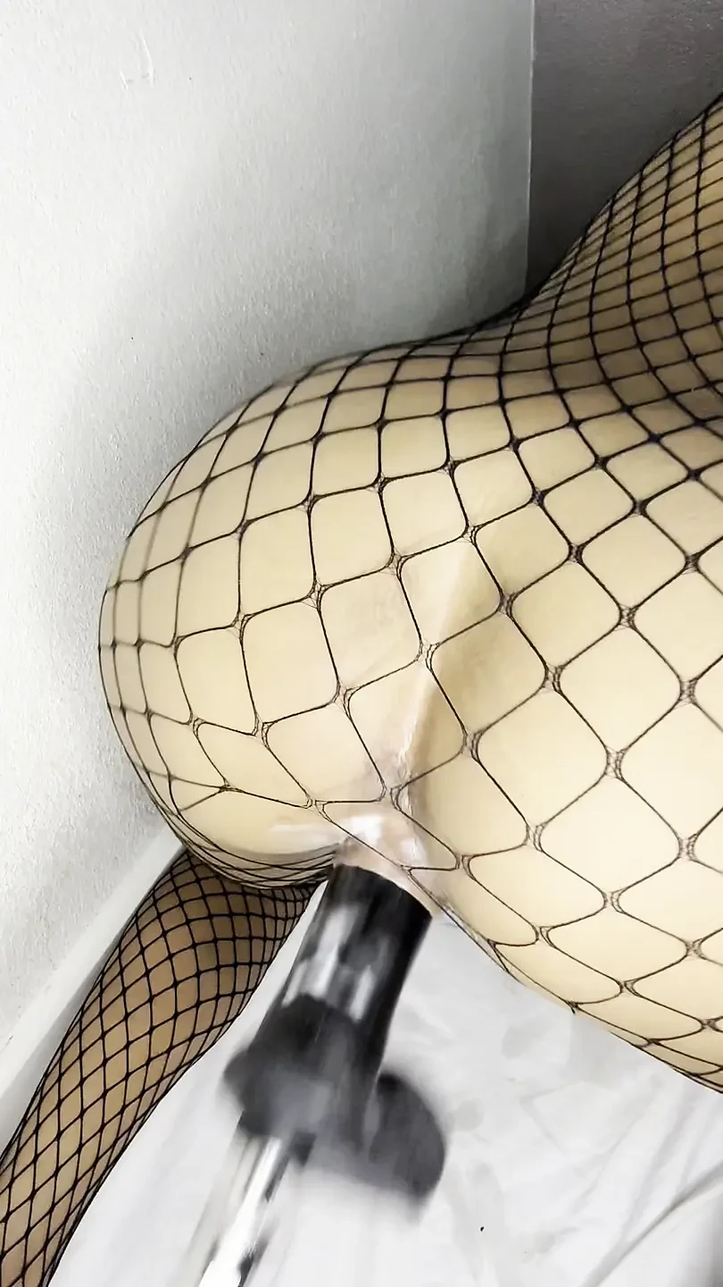 stepdaughter sneaking fuck machine to cream