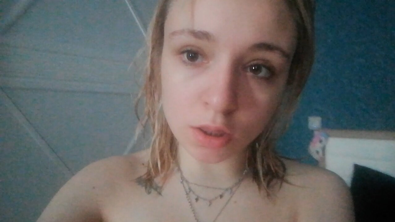 Jemná erotická domácí masturbace s orgasmem