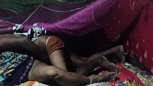 Chor ne chori karane aaya to bhabhi ne chor se boor chodane laga