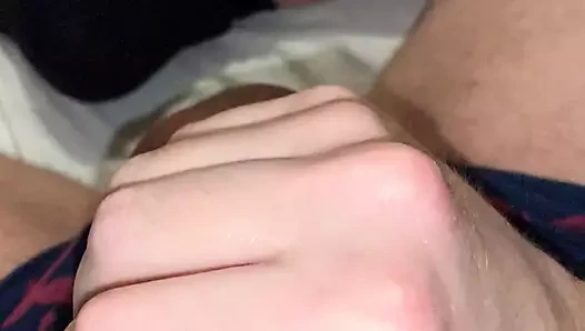 Düz adam saatler porno ve masturbates büyük horoz