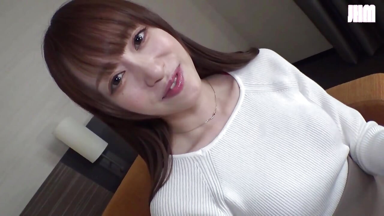 Una sesión privada cruda llena de perfume de su excitación - 1