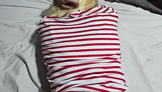 Sevimli sarışın domalarak sikiliyor