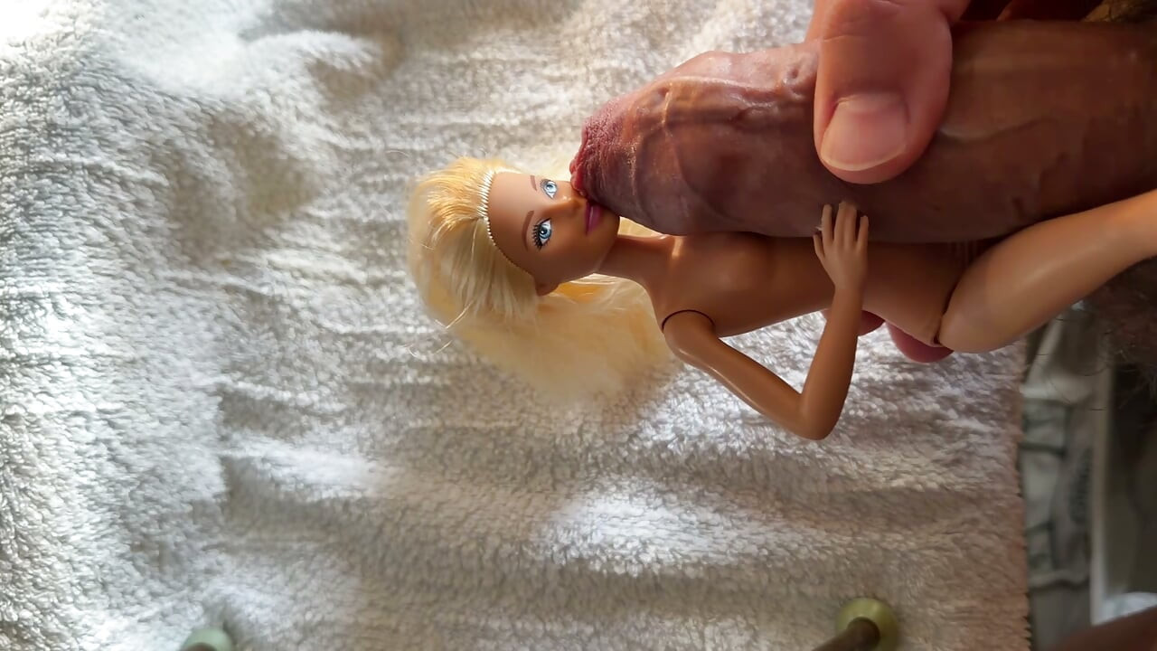 Cumshower para sa Blonde Barbie Doll