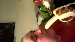 Teresa würgt an Banane