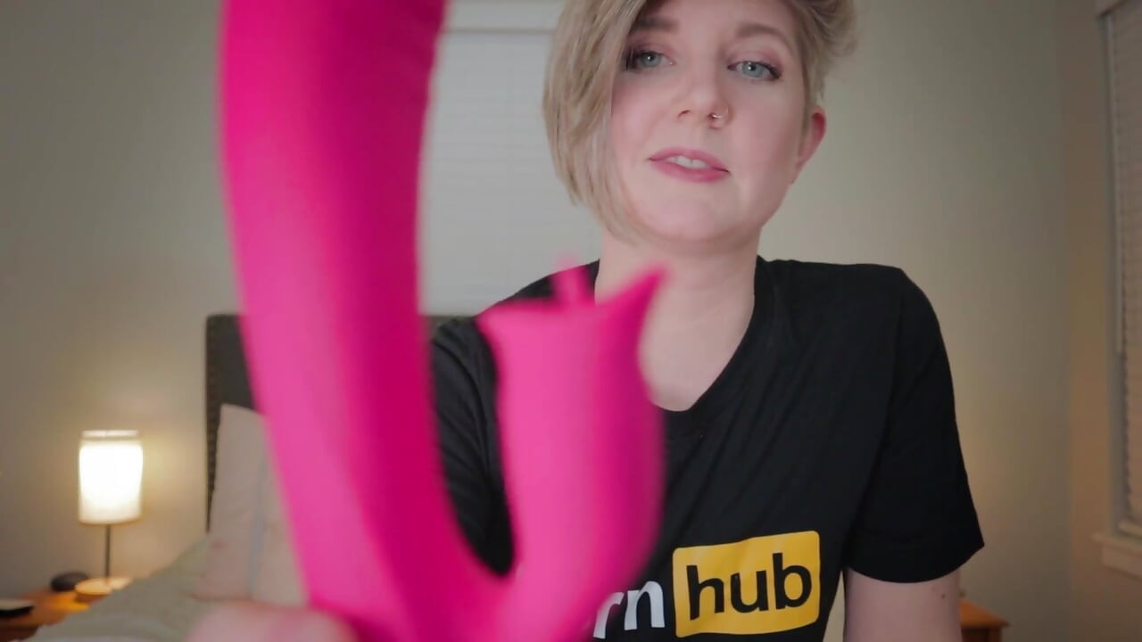 Unboxing and Review of the Unvomi Pulsating Rabbit Vibrator From Paloqueth with Housewife Ginger