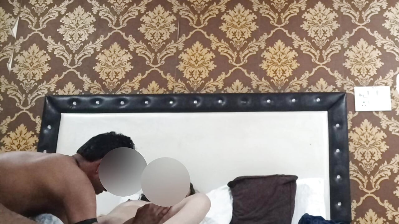 desi bhabi ko hotel me choda