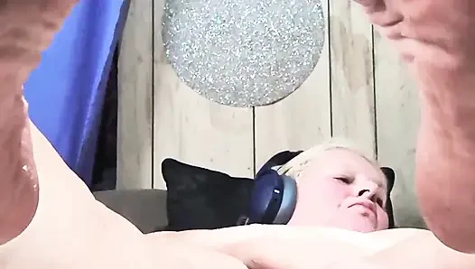 Sie hat schlampige dildos groß wie fick und kommen, sie muss