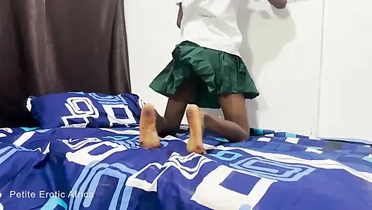 Миниатюрная африканская тинка Lovet скачет в позе наездницы и принимает большой хуй стоя в школьной форме