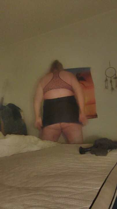 GANGSTAZZ SHOWING HOW  I'M USING A 8 INC BBC DILDO ROGHT