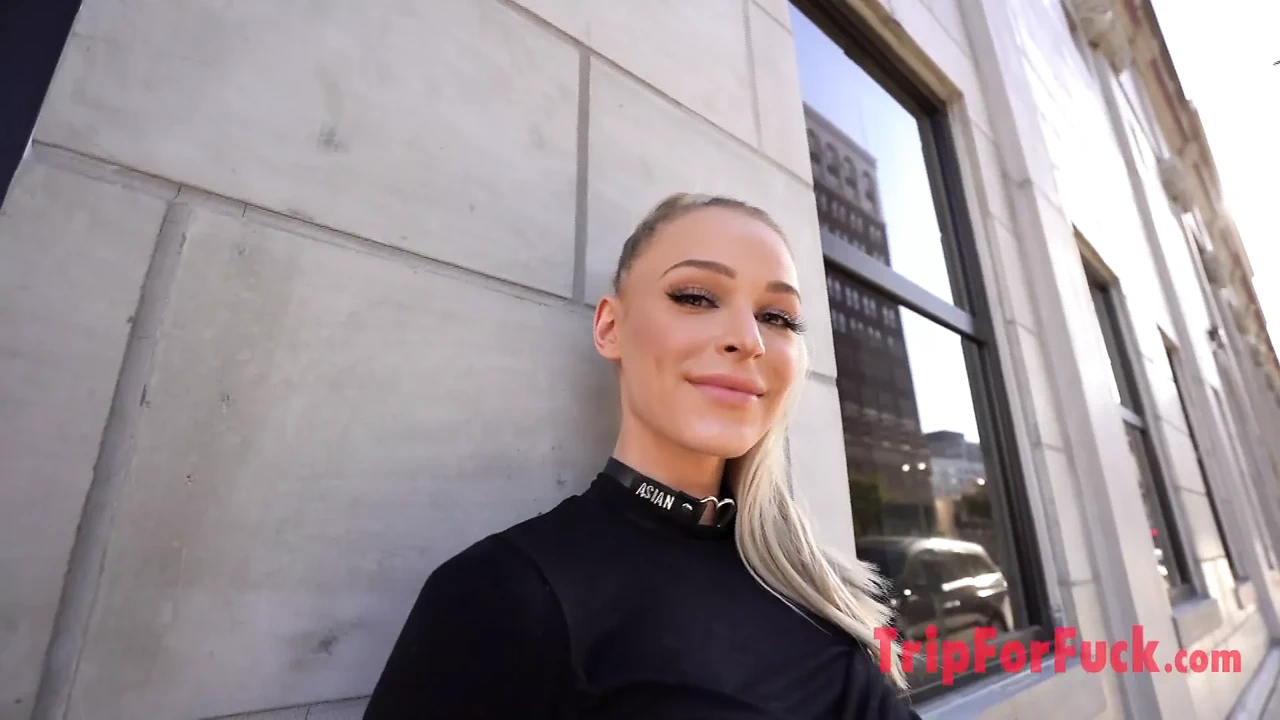 Tóc vàng siêu đẹp! thân hình nóng bỏng và những đường nét rám nắng gợi cảm