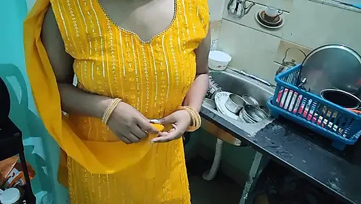 Aku membuat kesepakatan dengan saudara tiriku yang besar sekarang aku suka memeknya