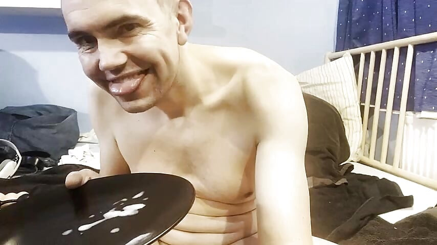 Massiver Dildo und hartes Spermaschlucken für Shane CumDump