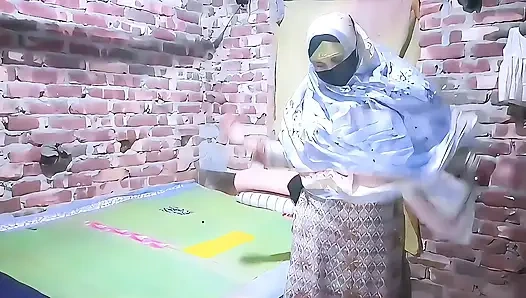 Baldızımın evini ziyaret ederken, baldızımın beni seks için aradığını gördüm.