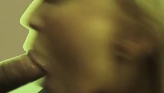 Sarışın orta yaşlı seksi kadın büyük zenci yarağı tarafından sikiliyor