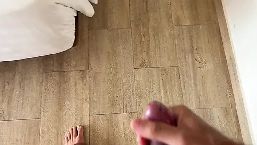 Cewek semok pantat montok masuk ke kamar hotel yang salah