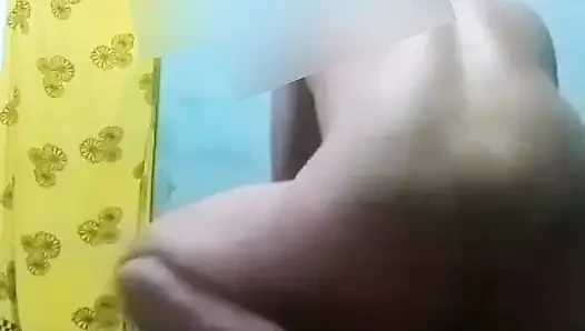 Hampir ketahuan, lagi enak enak suaminya bangun