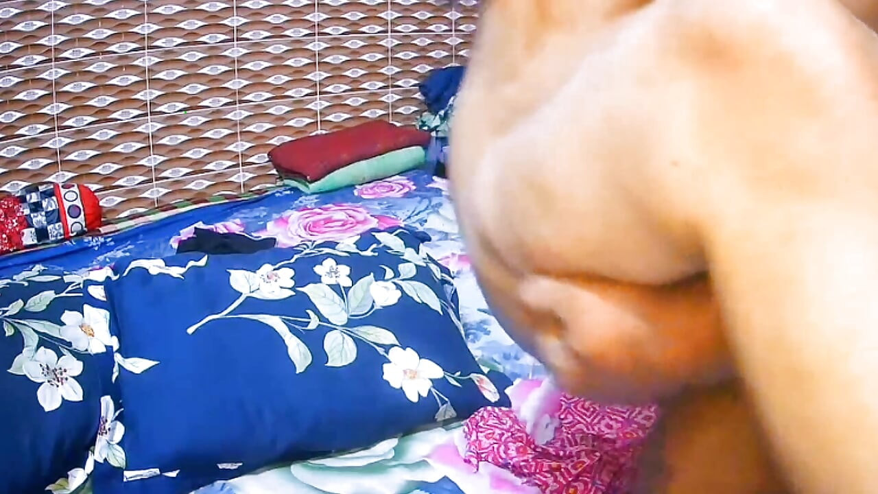 Indian Desi Bhabhi Ne Play Boy Bulakar Apni Chut Chudai Karwayi Puri Rat All Sex Position.