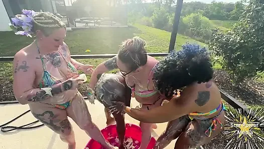Sahnige Custard Spielzeit: Savanna, Giana, Bleu & Livie Get Schmutzig