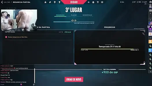 Oynuyor, onları sikiyorum