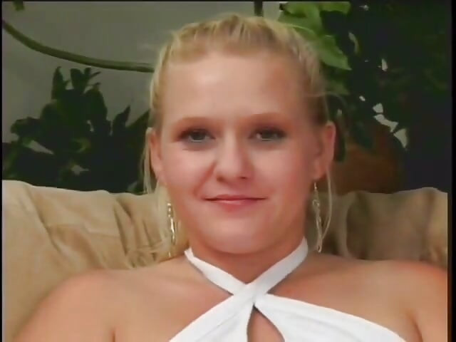 Blondes füchschen mit dickem hintern samantha Foxx mag es, ihre möse geknallt und mit hartem werkzeug gesahnt zu bekommen