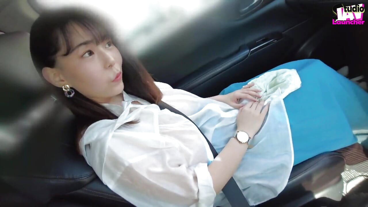 Street Soak - Can You Handle How This Huge-bust Beauty Gets Juicy in the Open? Chapter-1